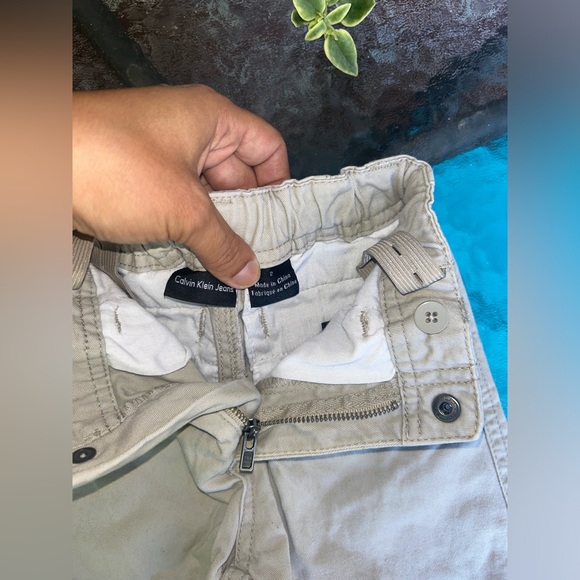 Calvin Klein | khaki shorts with adjustable elastic waist | size 2 - Picture 4 of 4